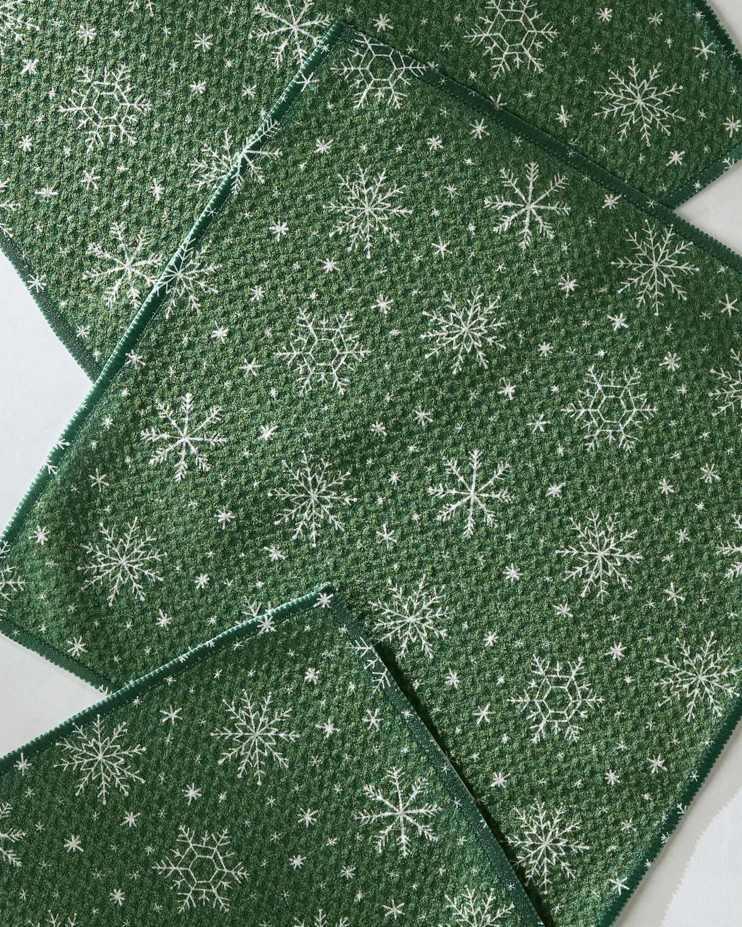 Geometry Dishcloth Set Green fabric with white snowflake pattern