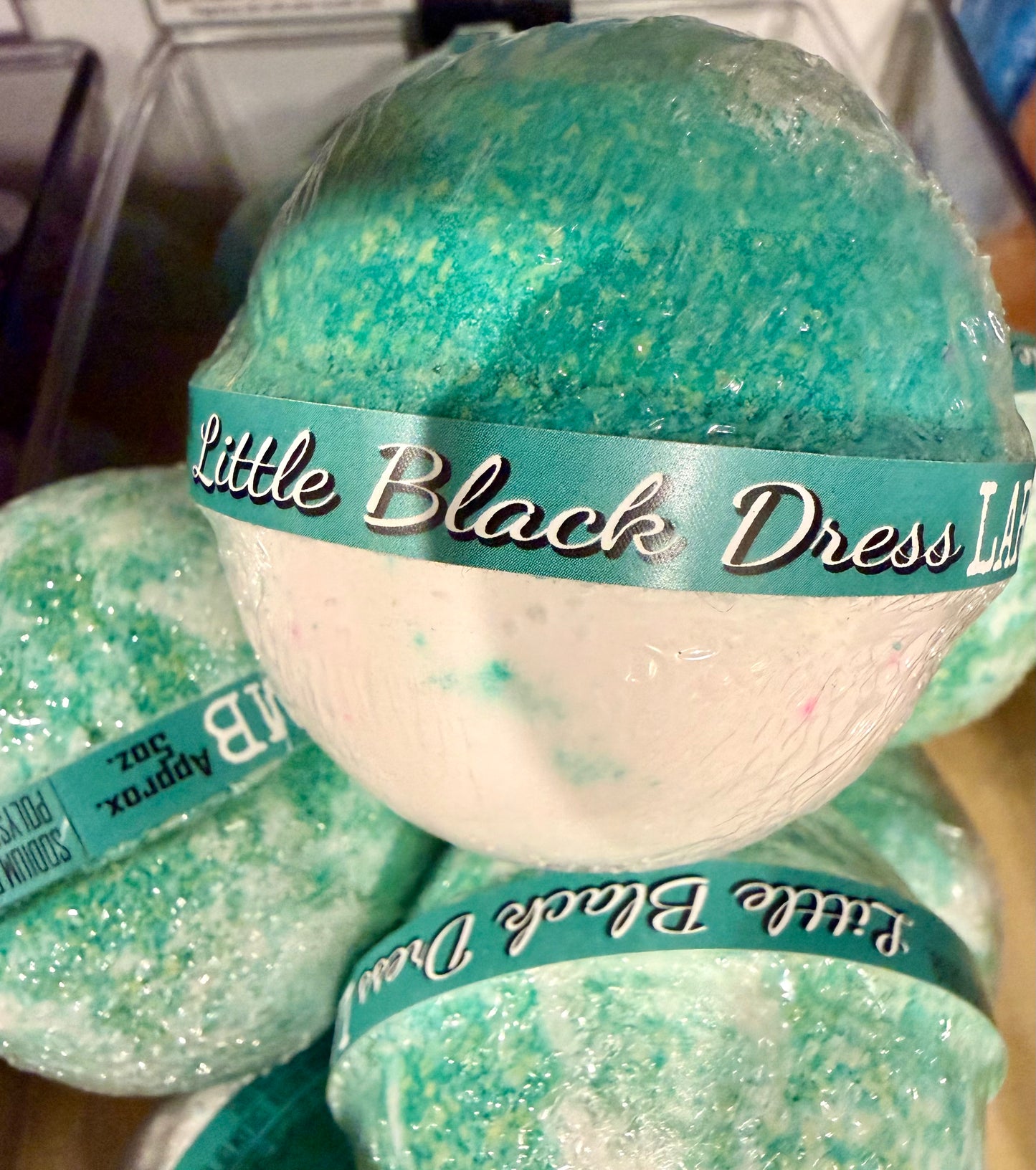 Bath Bomb "Little Black Dress" 